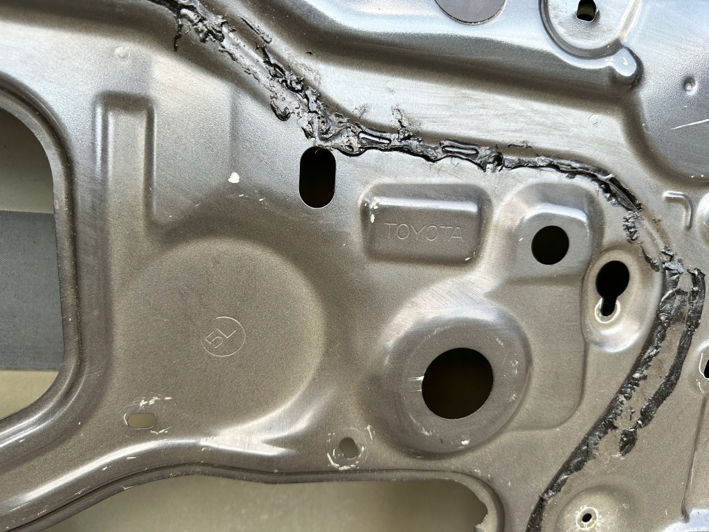 Lexus is 2 2 05-13r дверь левое  задняя левое задняя Оригинал