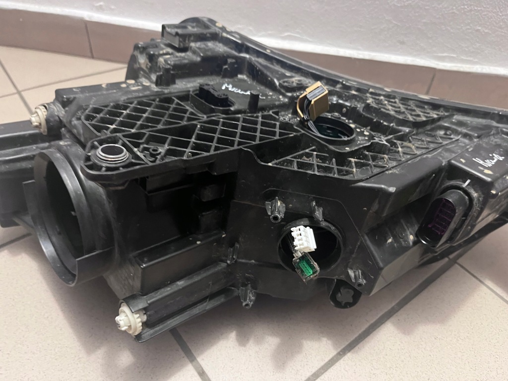 фото №13, Лампа передняя перед правая skoda superb iii 3 ксенон 15- 3v1941016b