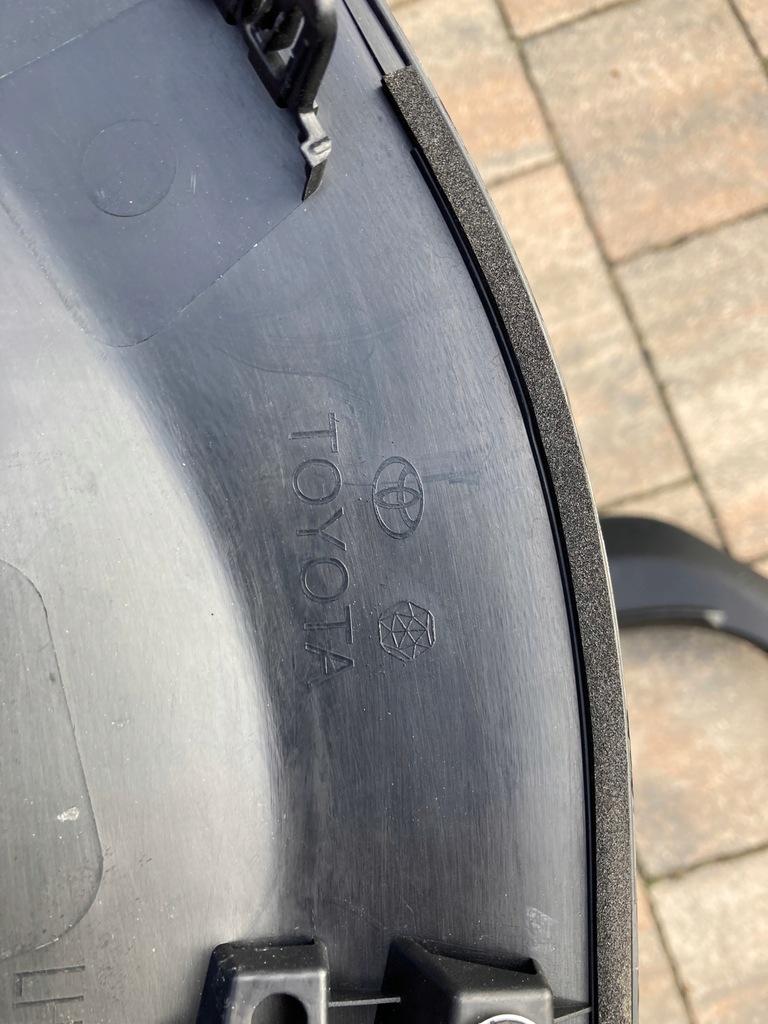 фото №13, Toyota yaris cross молдинг na крила задня lh