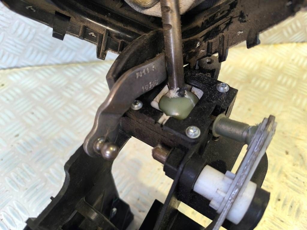Кулиса рычаг переключения передач renault kangoo 2 1.5 dci 349010607 Недорого