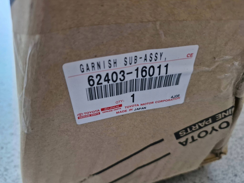 Купить Рейлинг молдинг кровельная правая toyota corolla cross 6240316010