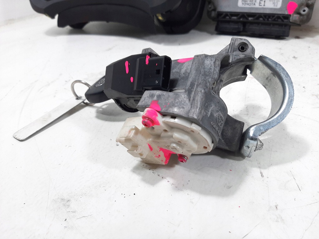 фото №10, Toyota auris e15 1.4 d4d 08r блок управления двигателя набор 0281013413 8966102e10