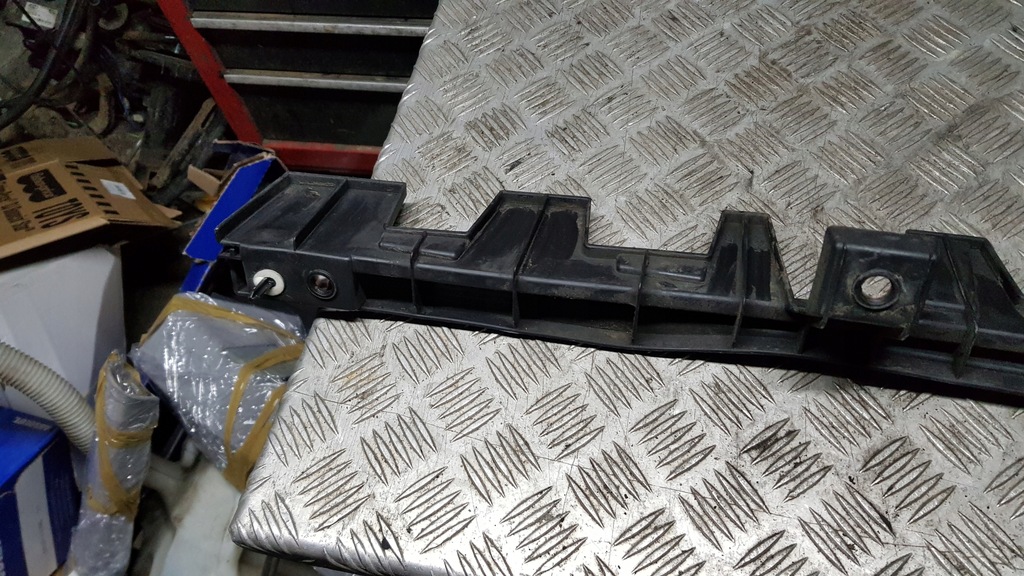 фото №10, Citroen c4 picasso напрямна бампера задня середина 9654489780