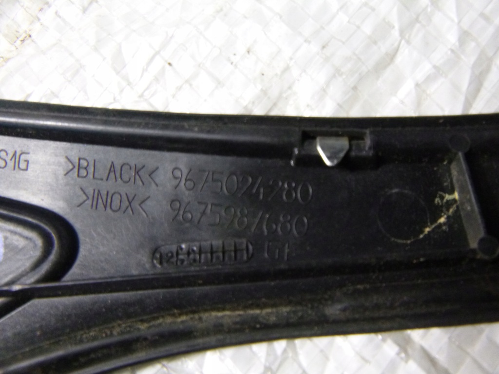 фото №8, Молдинг крила лівий задня peugeot 208 9675024280