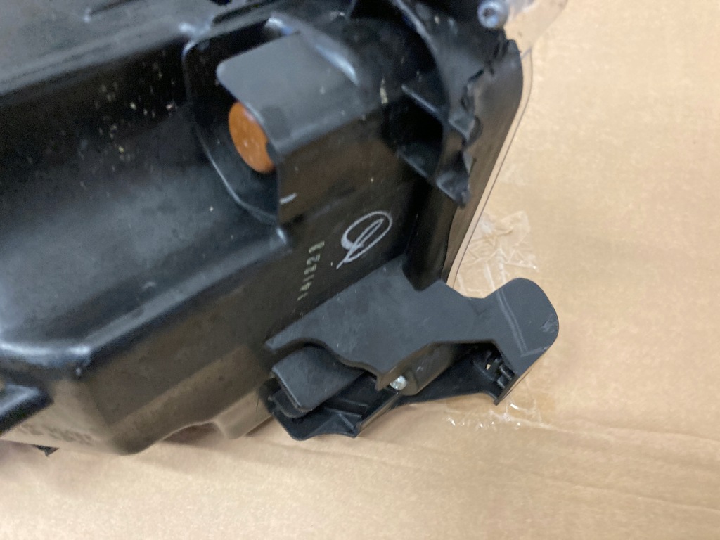 фото №10, Toyota hilux viii лампа правая передняя orygi.