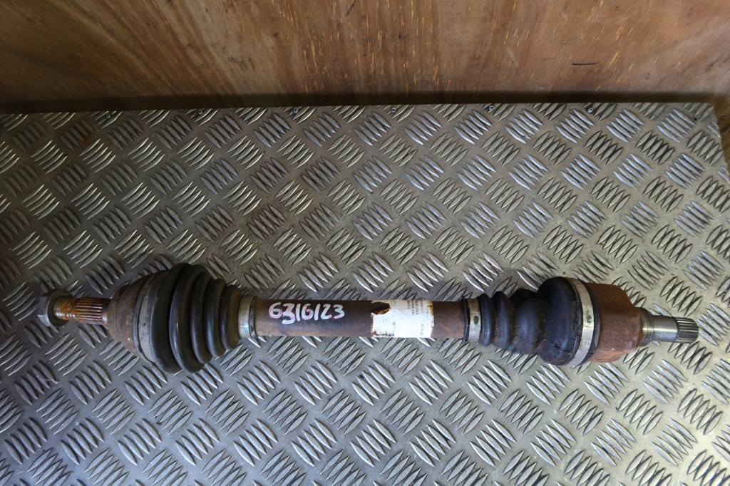 фото №1, Приводной вал левая citroen ds3 9686025580