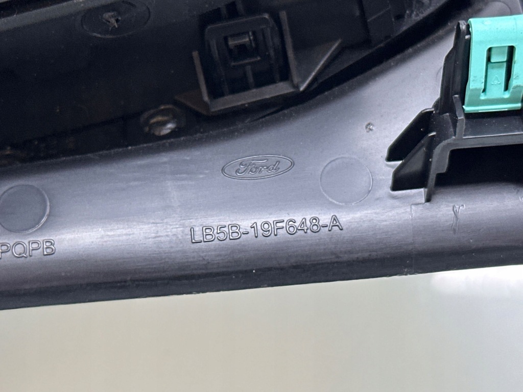 Купити Ford explorer vi 2020 форсунки / ґрати середнього обдув панелі приладової панелі