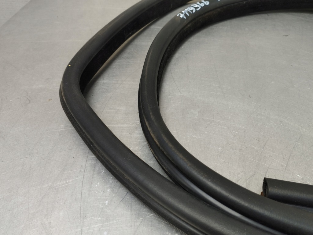 фото №16, Bmw e91 прокладка дверь правый задняя 7119966