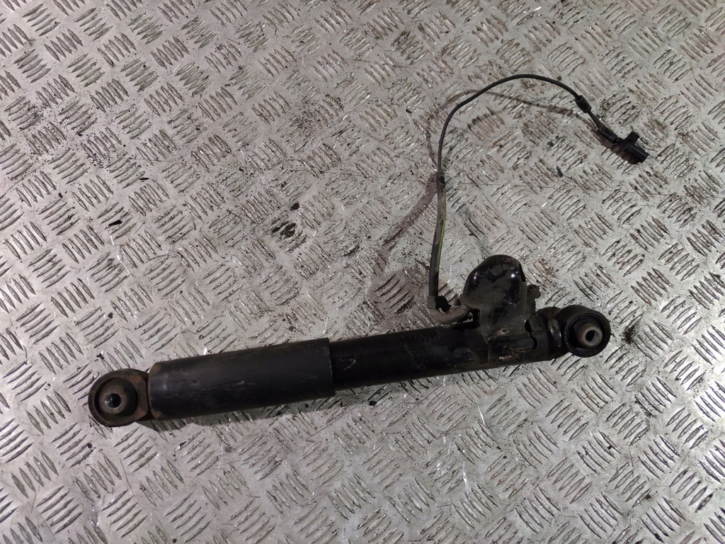 фото №1, Lexus rx 450h 2017 амортизатор задний