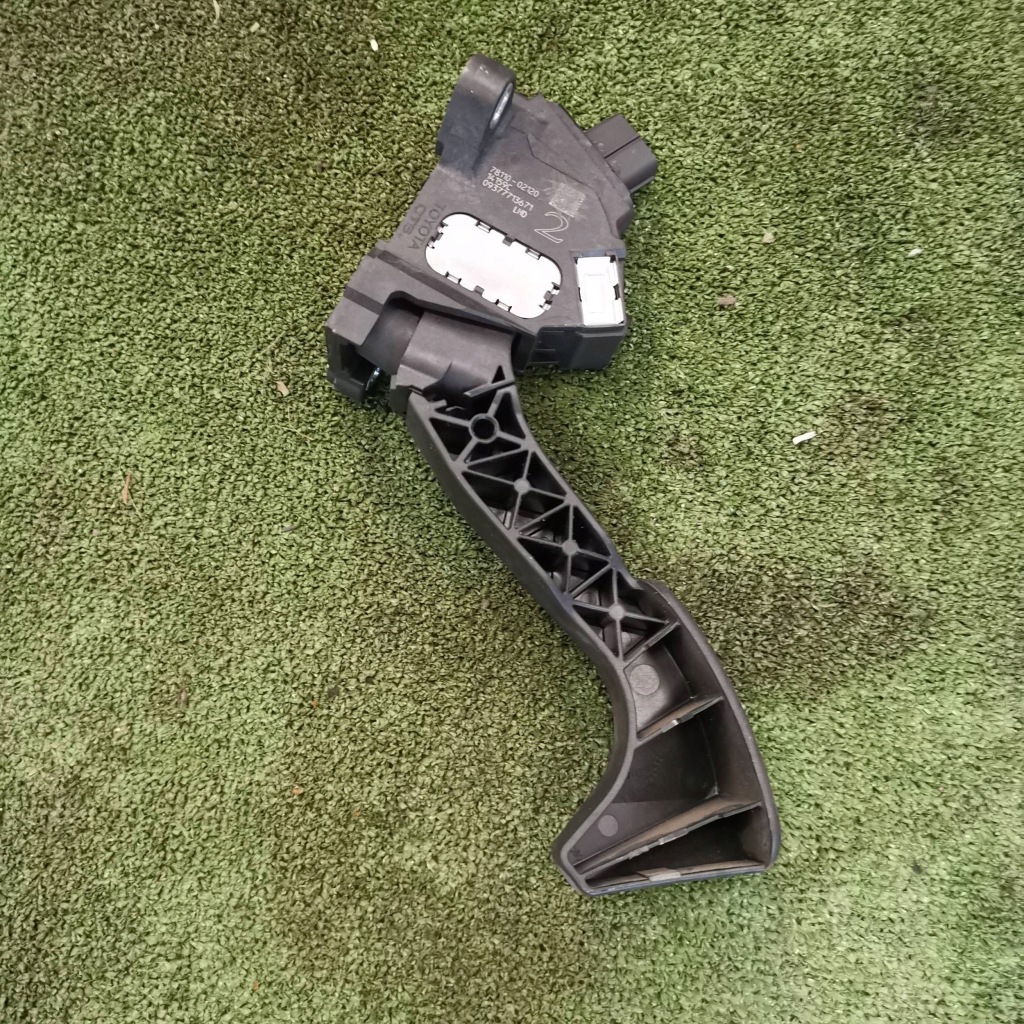Купити Toyota auris 2 педаль газу прискорення 78110-02120