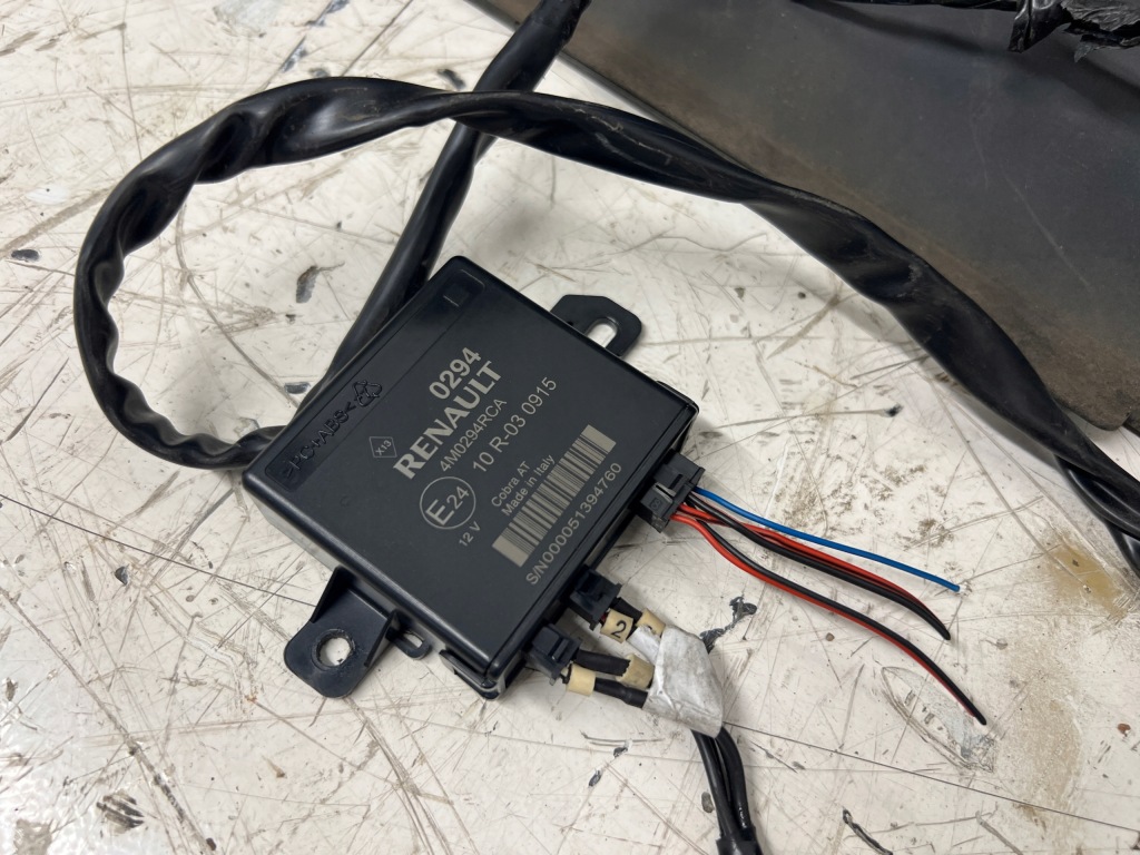 Twingo 3 14-17 бампер задняя задний pdc с Разборки