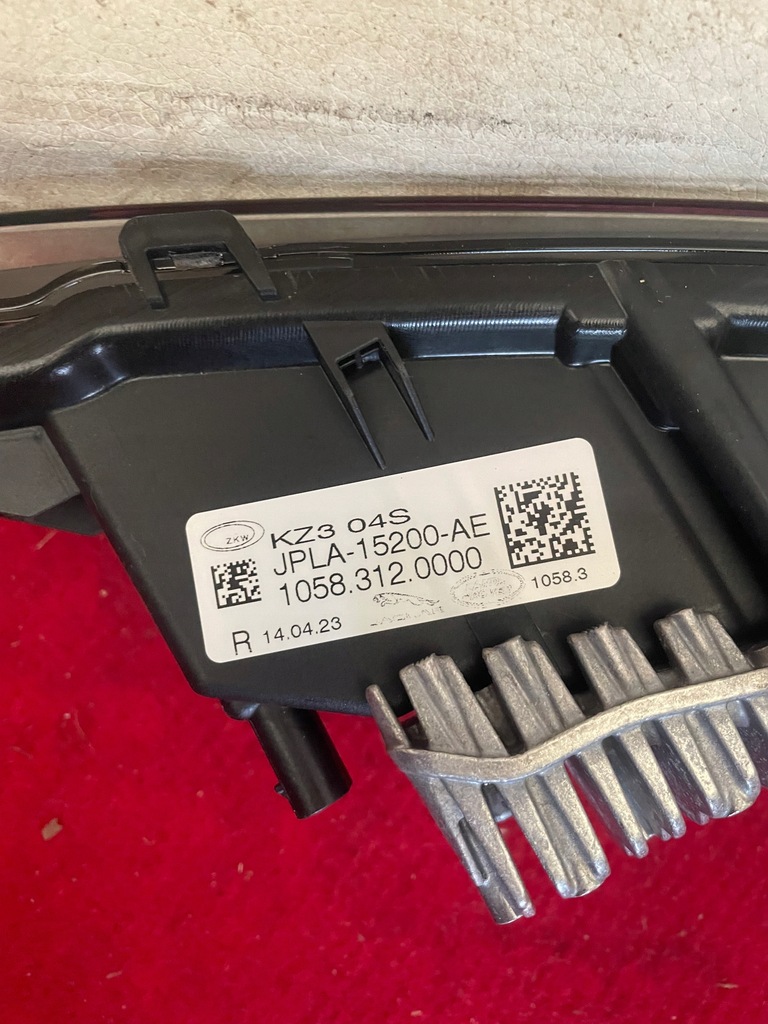 фото №3, Противотуманная фара правый led jaguar range rover land f-pace velar jpla15200ae лампа