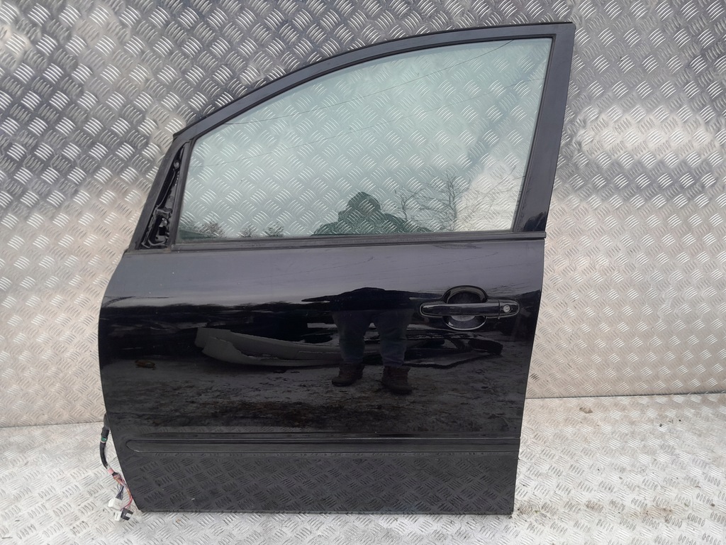 фото №1, Полный дверь передние левая перед avensis verso 04-09