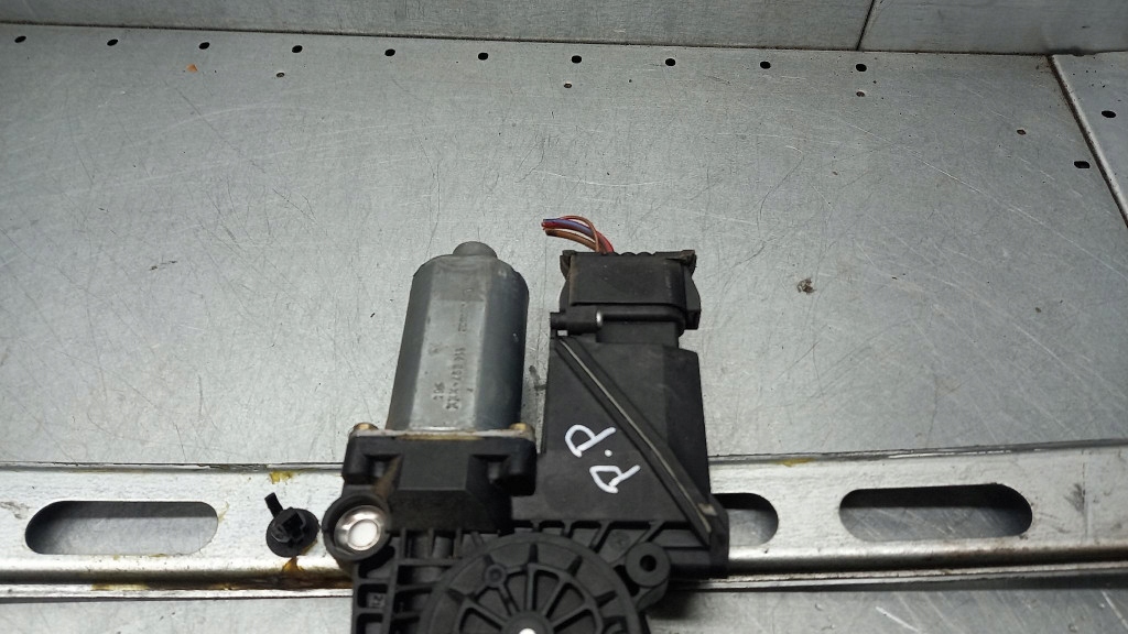 Підйомник правий перед mercedes benz a140 w168 99r 1.4b Оригінал