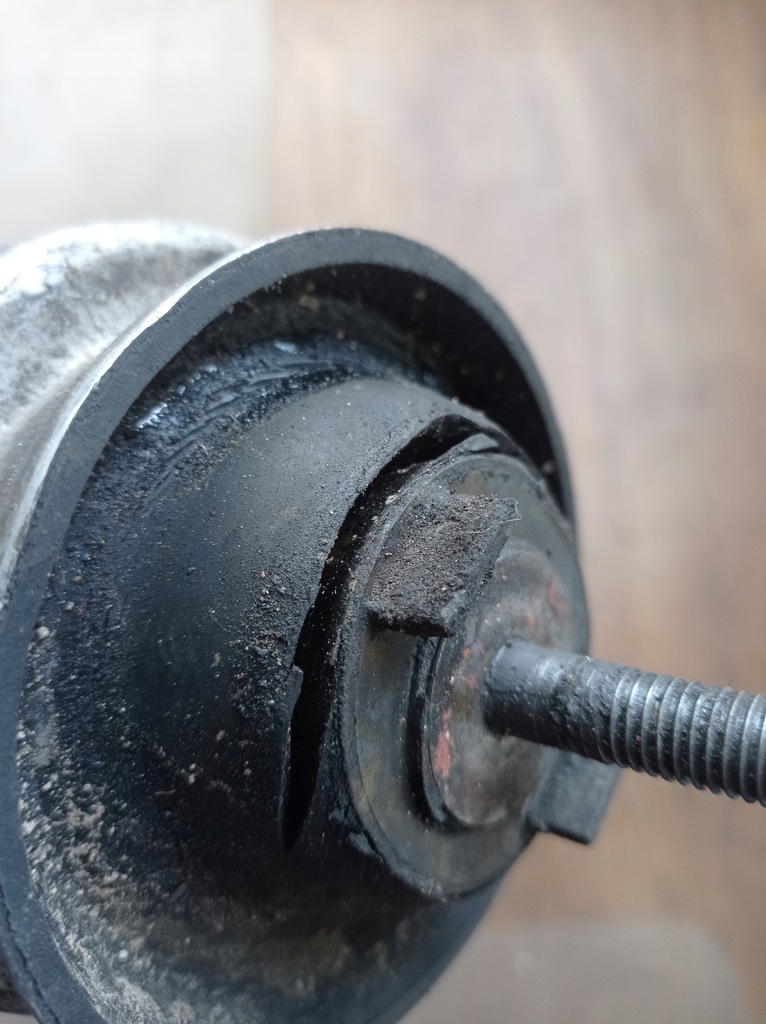 фото №5, Кронштейн подушка двигателя 4f0199382bl audi a6 c6 04-