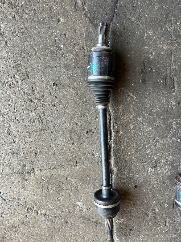 фото №1, 77 jeep grand cherokee wk2 3.0 cdri приводной вал задняя задняя p68193667ac