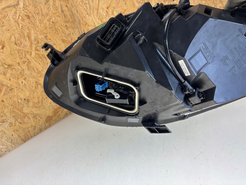 фото №12, Aston martin db12 2024 лампи передні