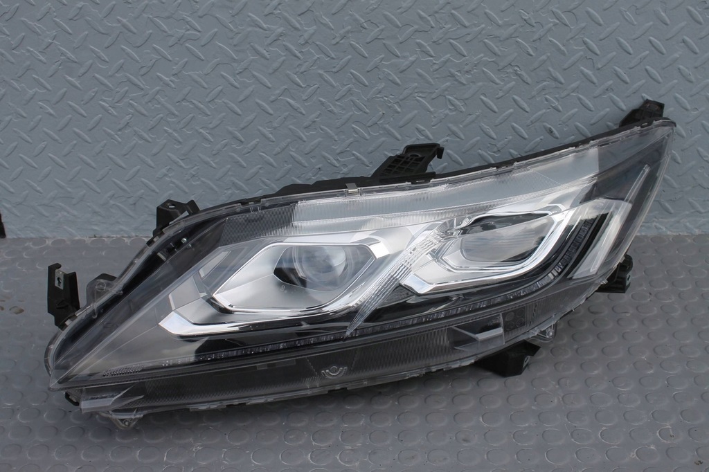 фото №1, Лампа левая передняя фара левый перед mitsubishi eclipse cross 17-20