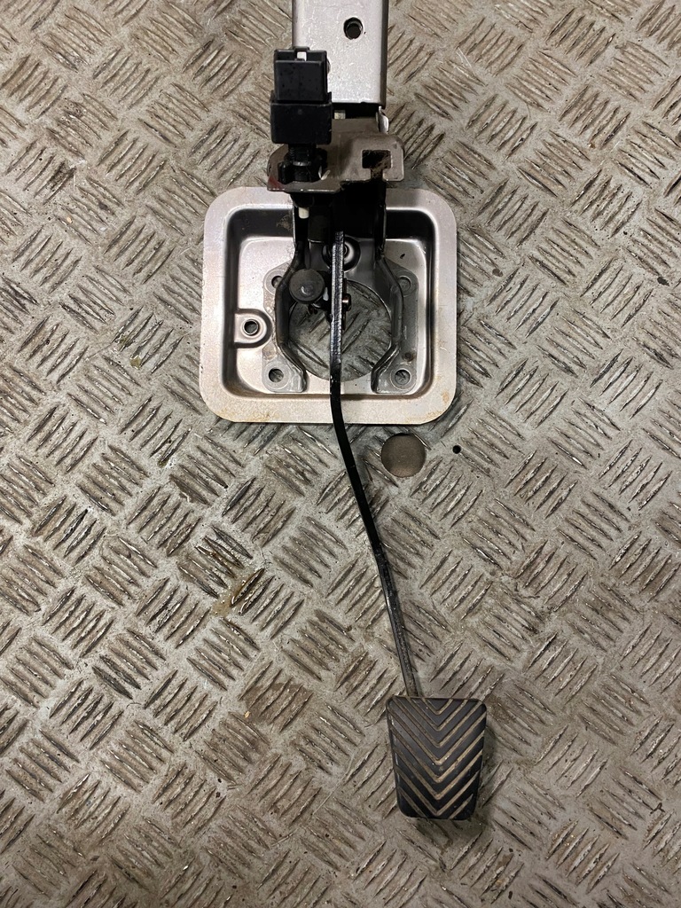 фото №1, Mitsubishi outlander i педаль гальма 2.0