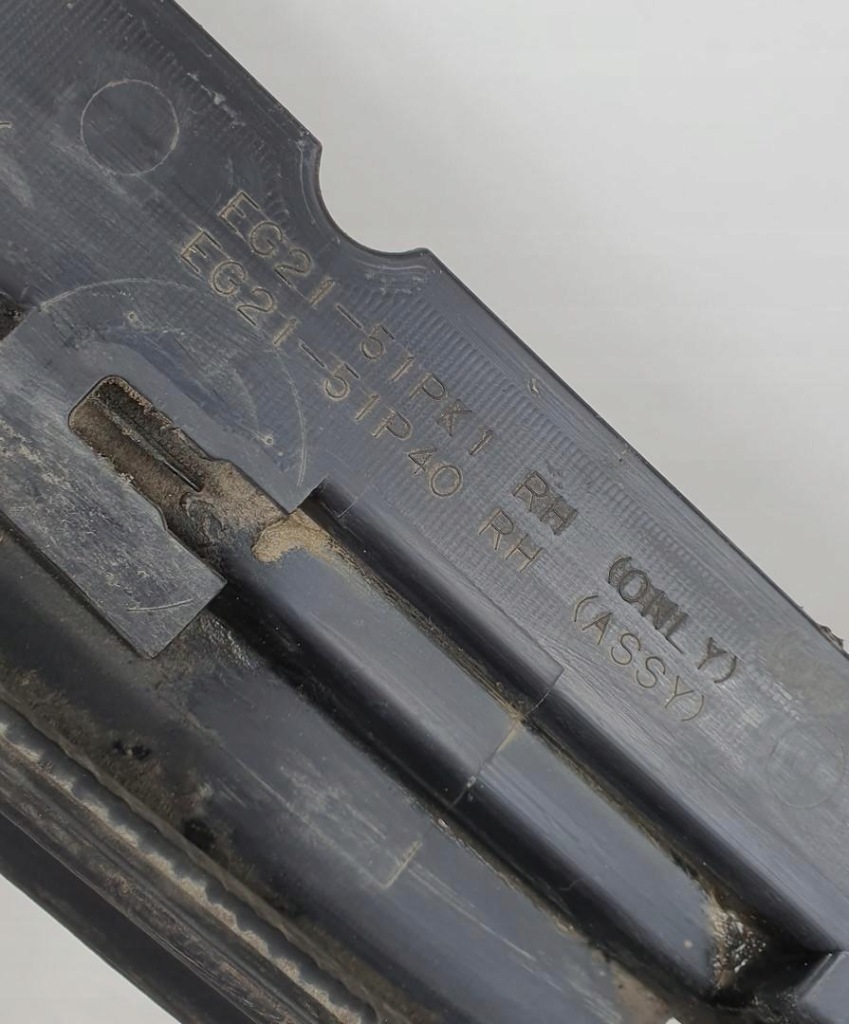 Молдинг накладка порог правый  mazda cx-7 eg21-51pk1 в Украине