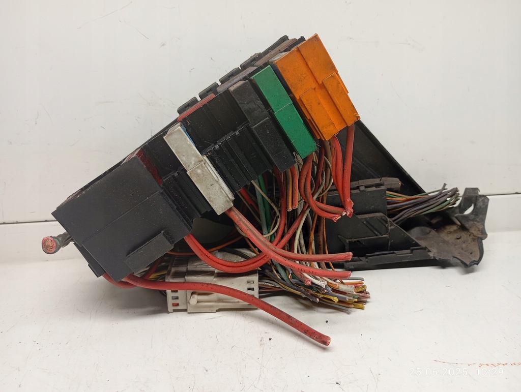 фото №4, Коробка renault scenic 7703497782a 7703297988 предохранители