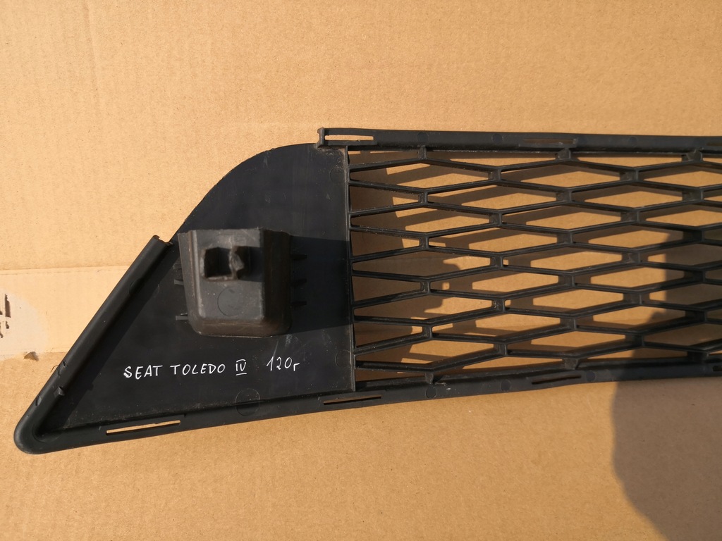 фото №7, Seat toledo iv 6ja решётка средняя бампер перед