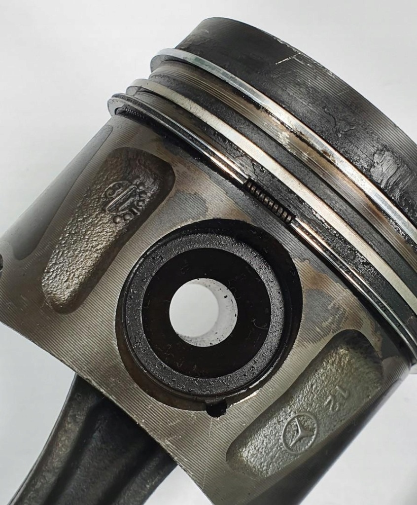 Поршень + шатун jeep grand cherokee 3 wh 3.0 crd 8340e Недорого