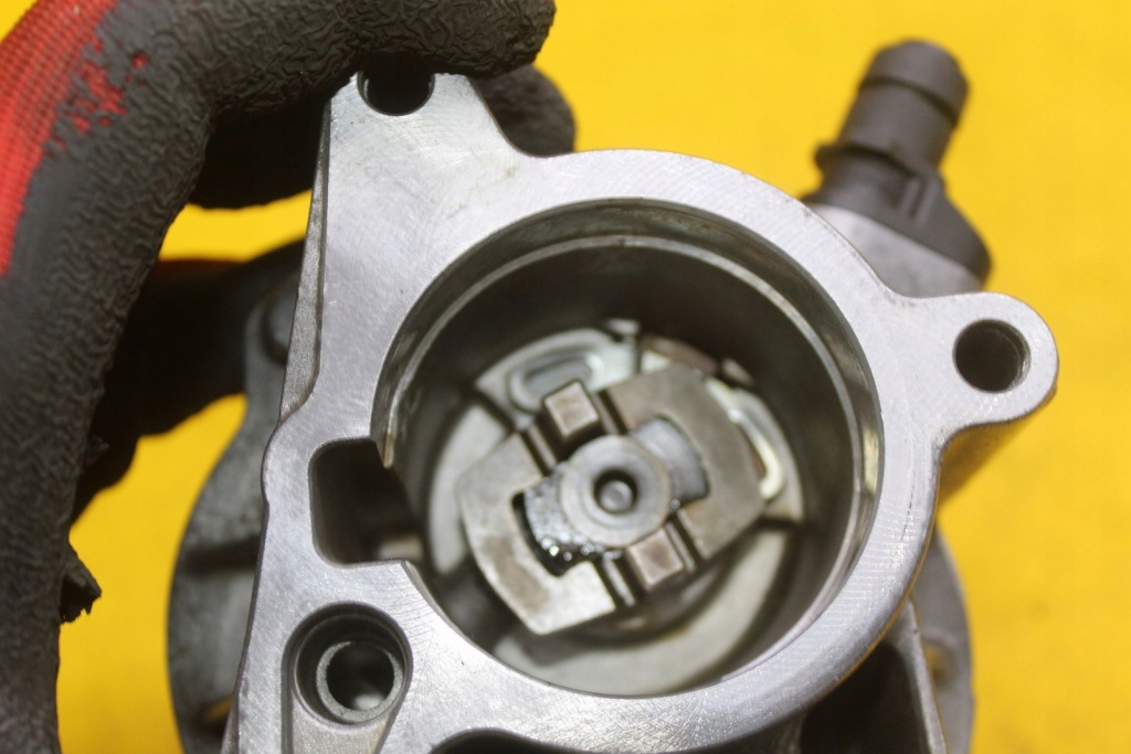 фото №5, Насос вакуум seat leon ii vw audi skoda 1.8 tfsi 2.0 tsi bzb 06h145100ab