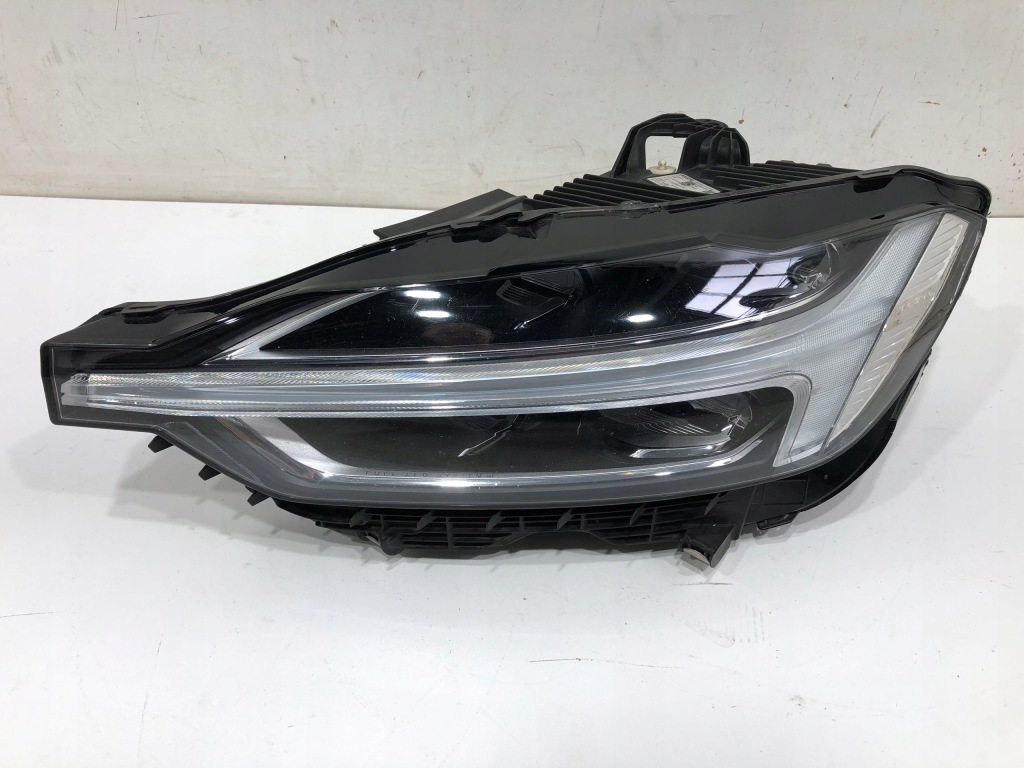 Купити Volvo xc60 2 17-20 фара ліва передня оригінал  ! full led 31420411