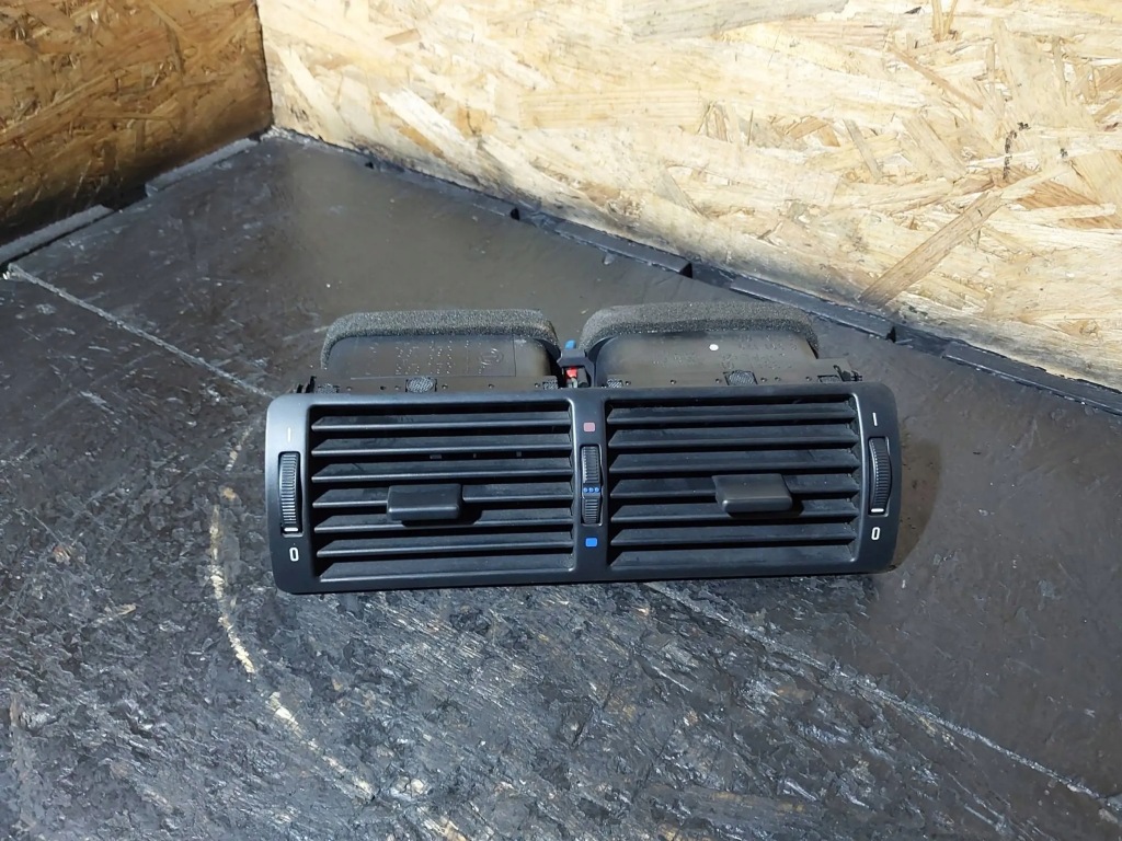 Решітка обдув середня bmw 5 e39 8361895 8363199 8370741 Доставка