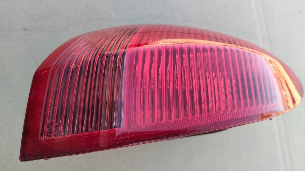 фото №1, Alfa romeo 147 лампа задняя правая.