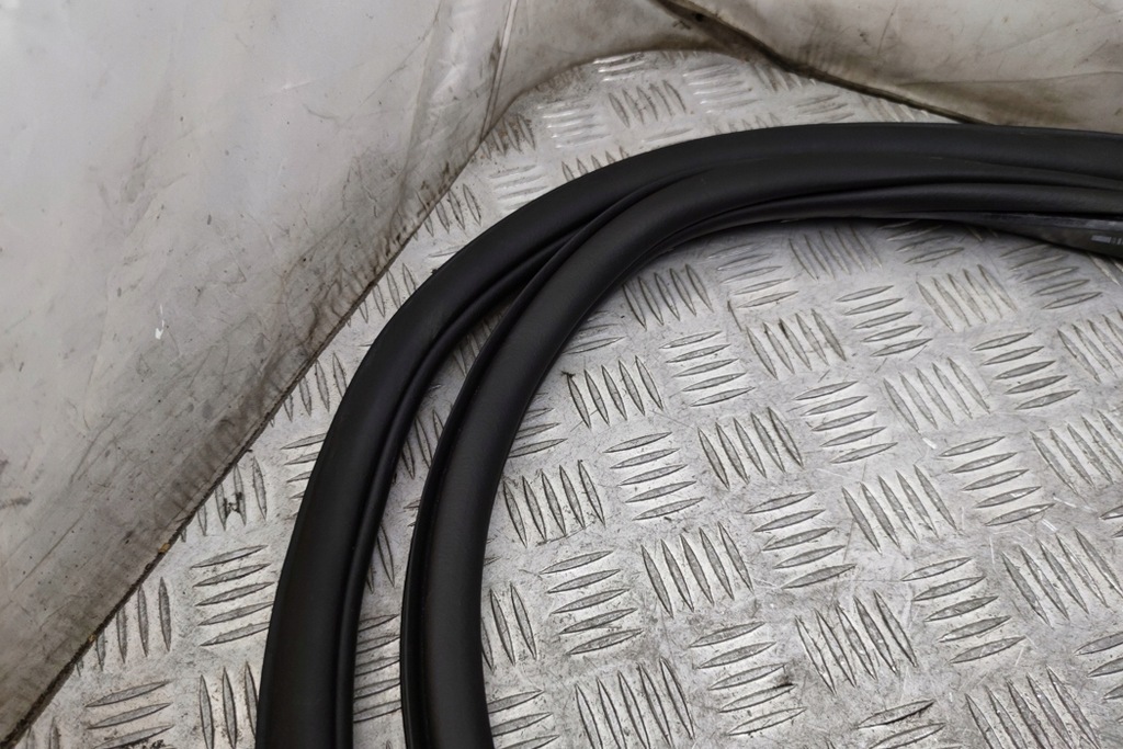 фото №8, Прокладка передніх правих двері vw id.5 e39 11a867912b electric 150kw