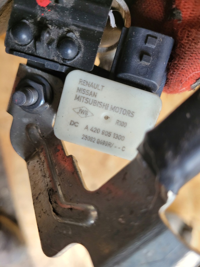 Клема мінусова датчик r trafic iii Доставка