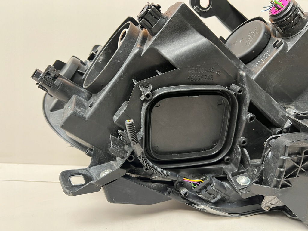 фото №13, Лампа передня ліва lancia delta iii лінза led