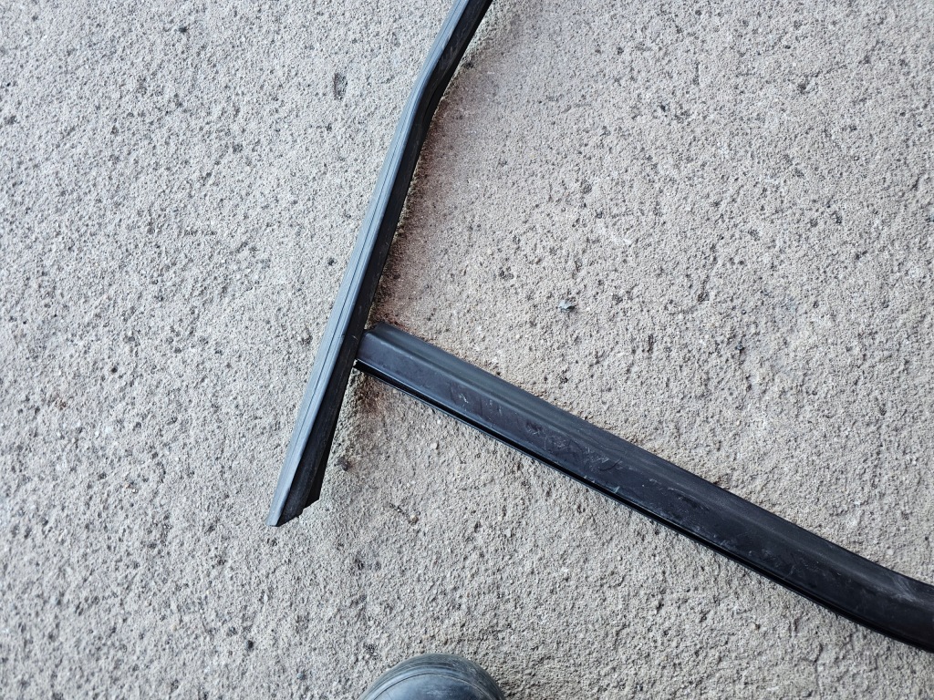 Peugeot rifter 21r прокладка стекло дверь раздвижных правая задняя 9818017380 Недорого