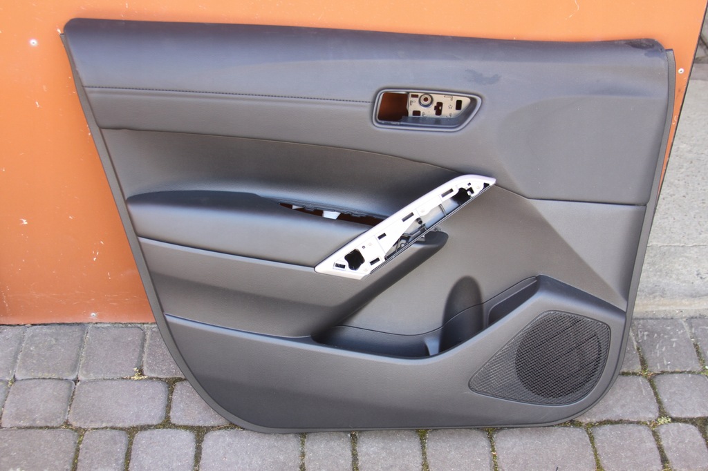 фото №1, Обшивка дверь левый перед toyota corolla cross 2021-