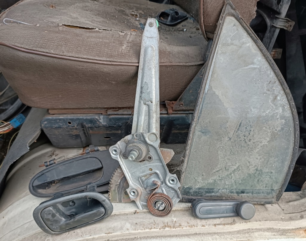 Купити Toyota corolla yaris ручка склопідйомника частини