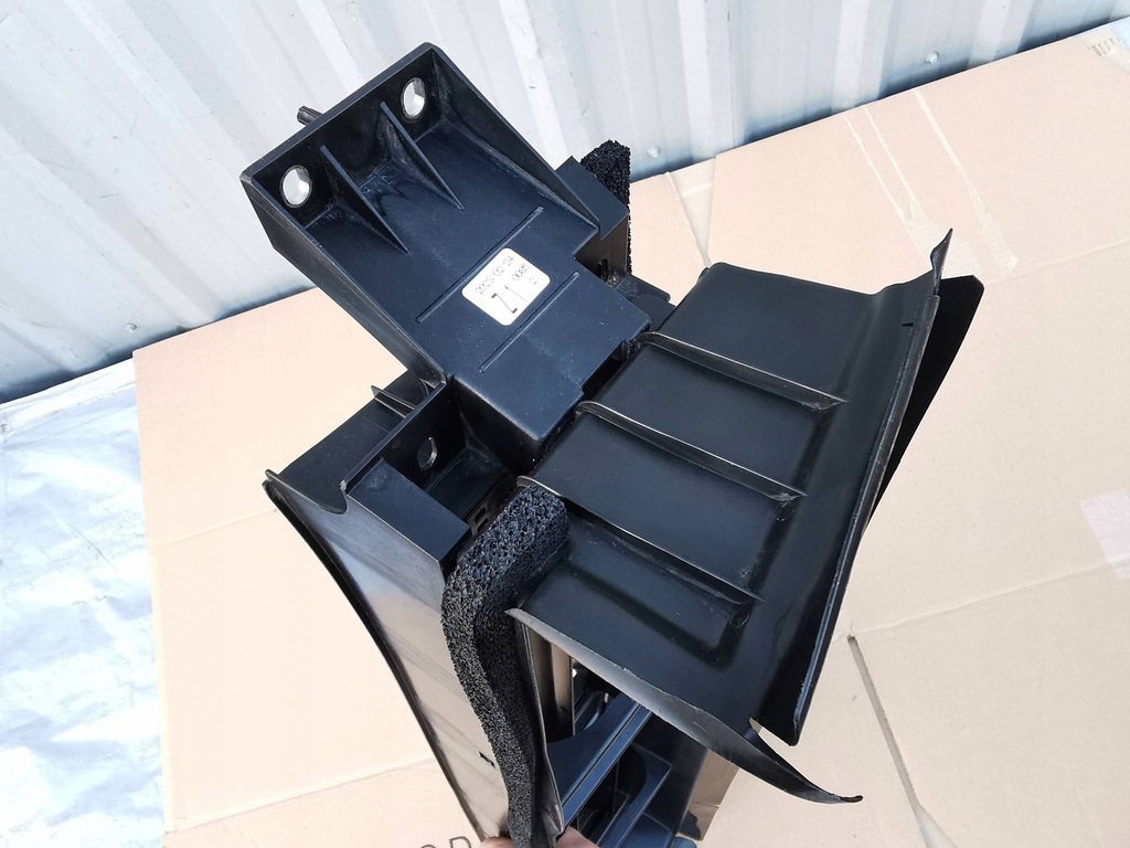 фото №13, Toyota bz4x 22- активный впуск воздуха перед жалюзи 16691-10010