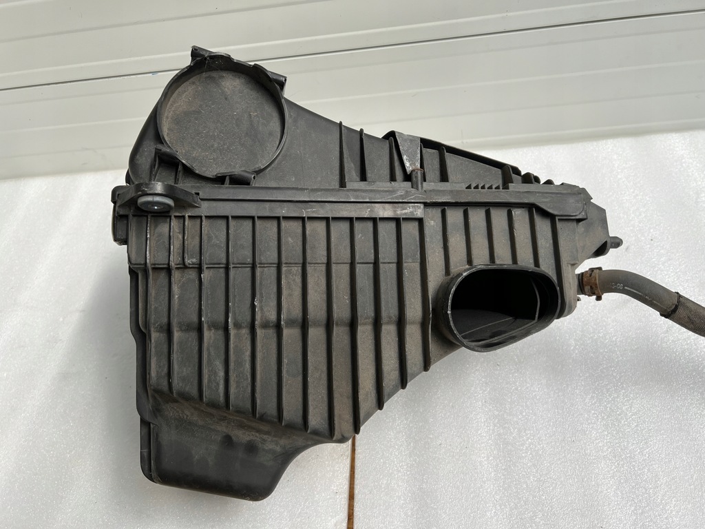 фото №6, Корпус фільтра повітря vw audi 7l6129601q