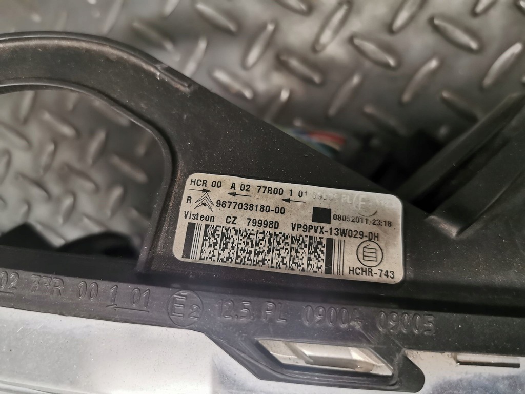 фото №9, Citroen ds3 лампа левая i правая перед uk 08-15 9677038380/9677038180