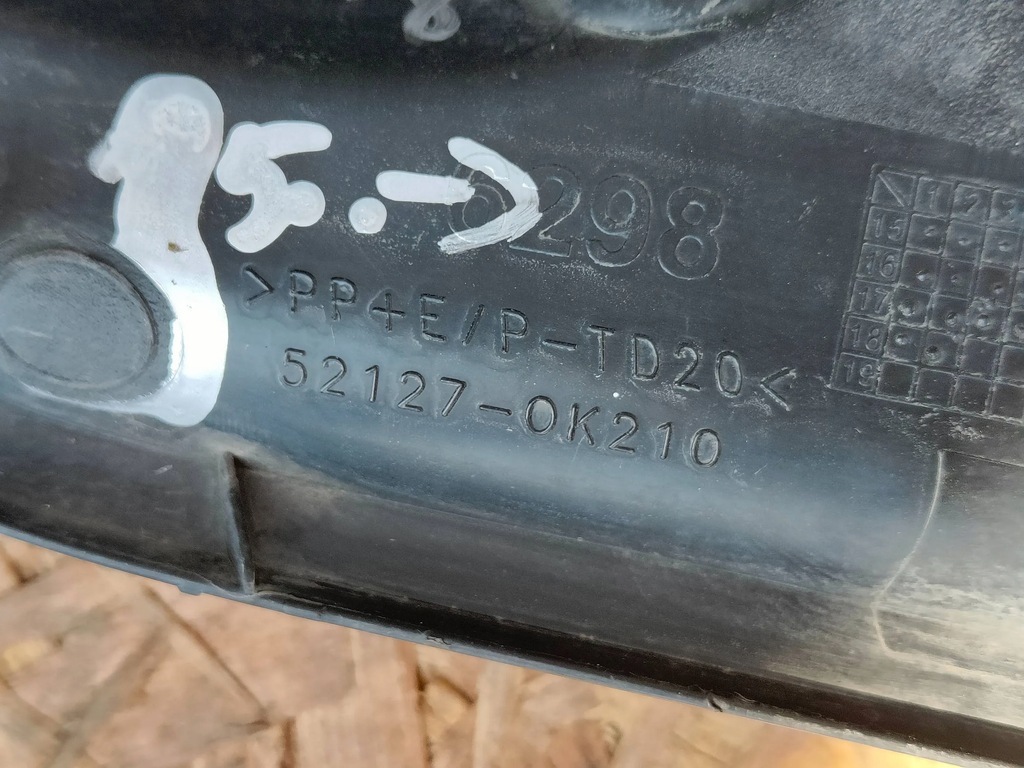 фото №6, Toyota hilux viii перед правая решётка бампера противотуманной фары oryg