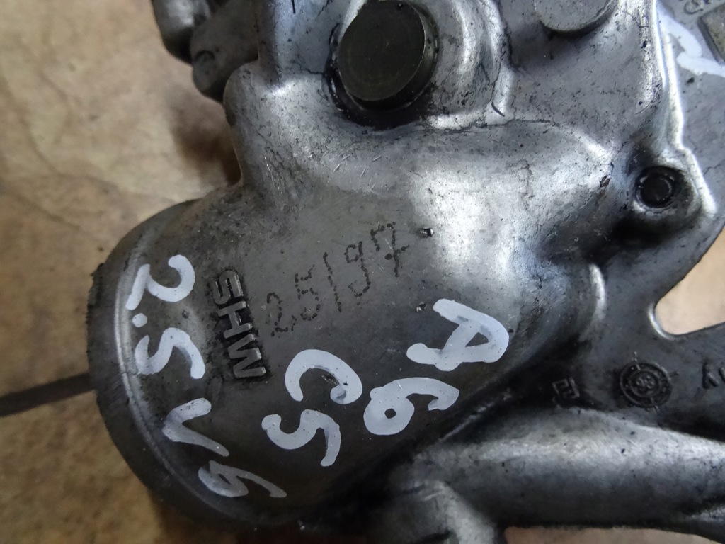 фото №7, Audi a6 c5 2.5 v6 насос оливи 059115105