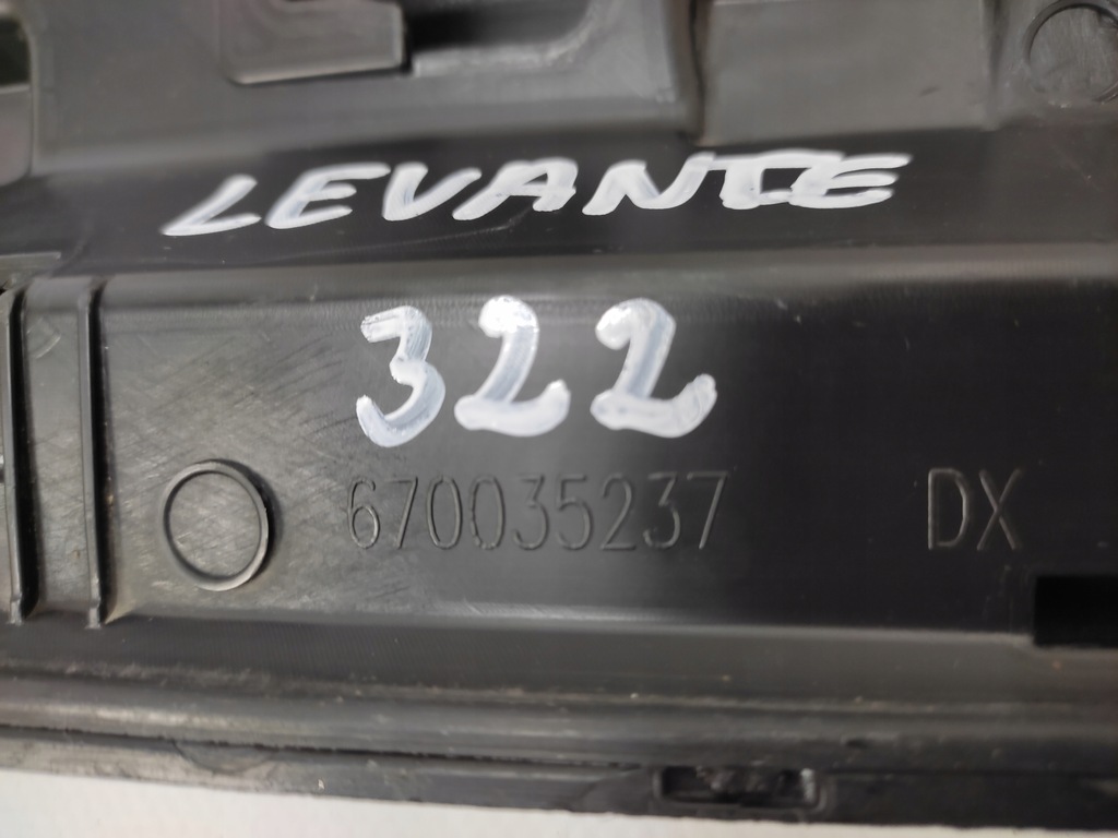 фото №8, Maserati levante молдинг двері права задня задня 17-