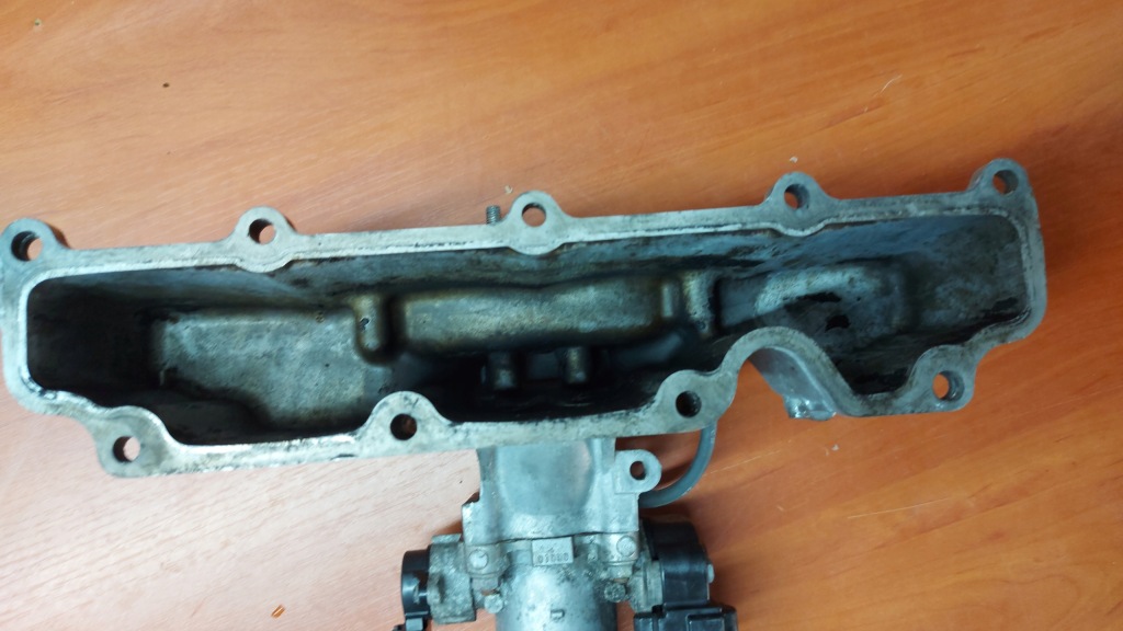 фото №12, Коллектор всасывающий дроссельная заслонка toyota avensis corolla verso 2,2 177km d-cat