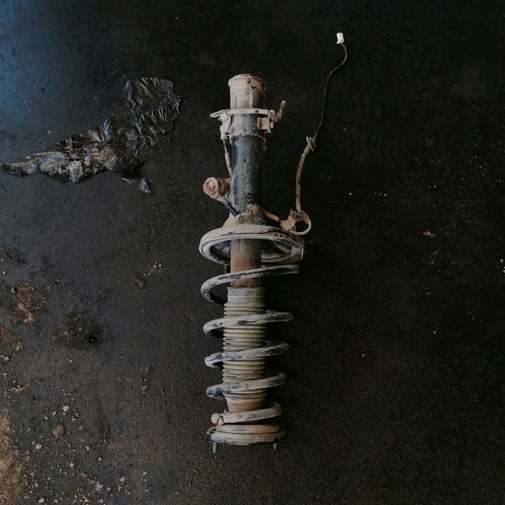 фото №2, Kia sportage ii 2.0b амортизационная стойка левый задняя