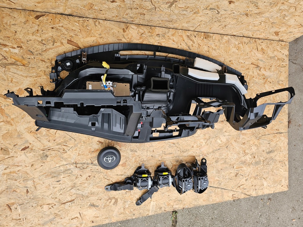 фото №7, Toyota aygo x приборная панель консоль подушка безопасности ремни