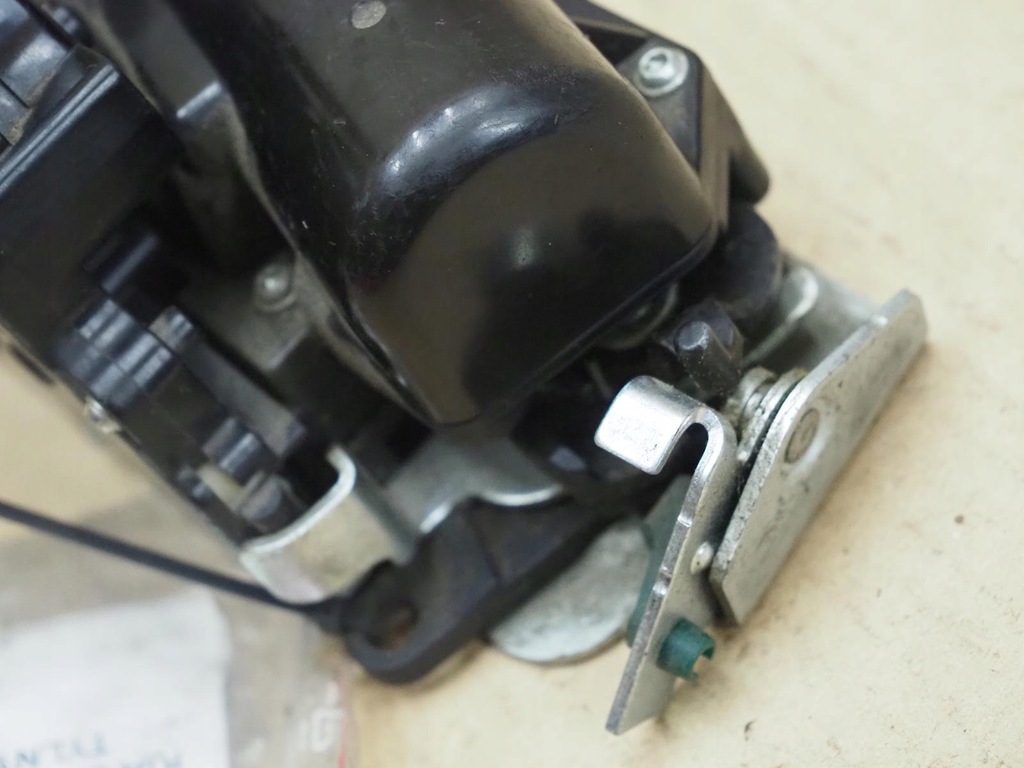 фото №9, Kia sedona carnival iii замок кришки 81230-4d100