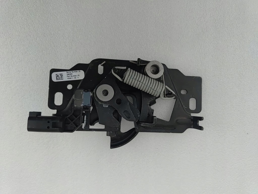 фото №1, Tesla model 3 замок засувка капот перед 6851