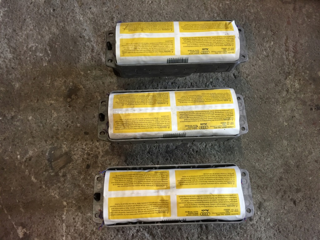 фото №1, Audi a3 8p lift подушка пасажира подушка безпеки 8p0880202