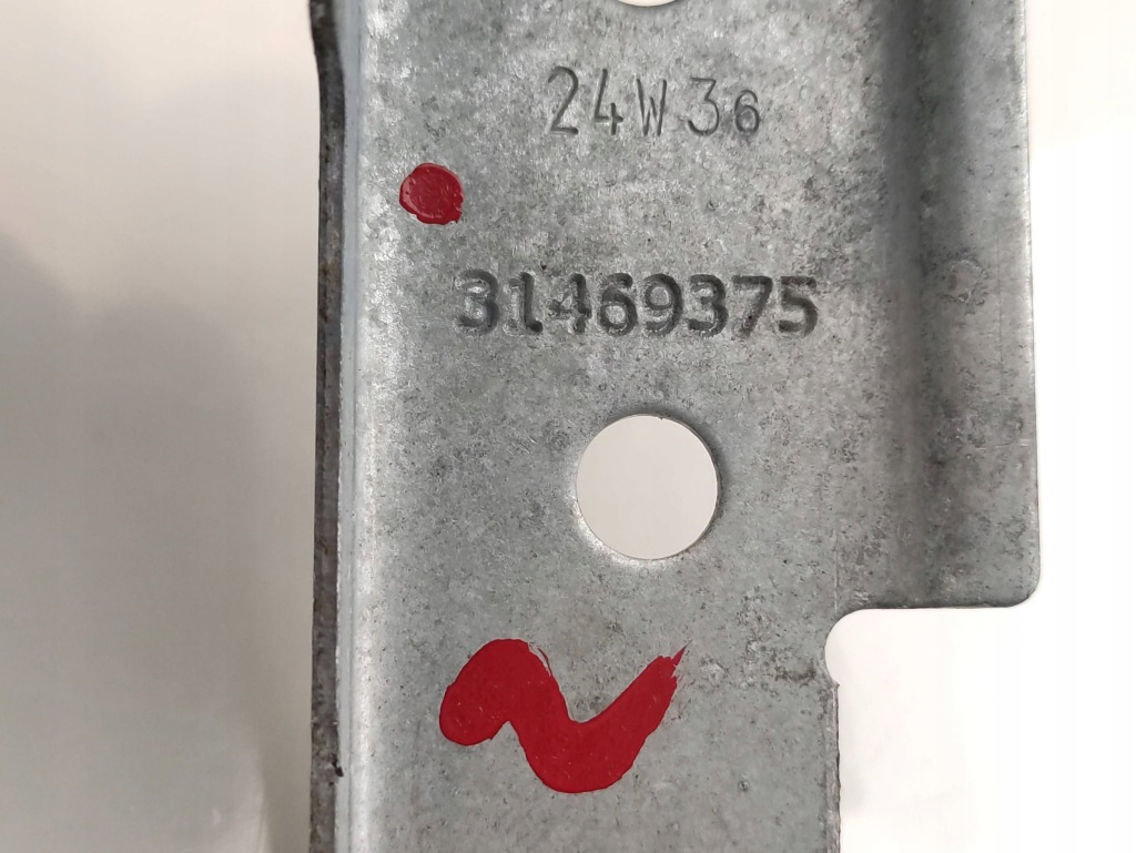 Купити Volvo xc40 ii 2 кронштейн крила правий перед 31469375